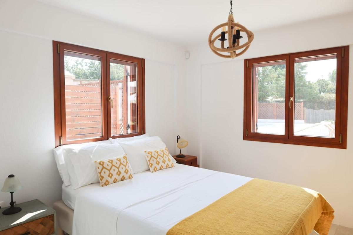 Beachside Villa Causton With Private Pool 斯基亚索斯镇 外观 照片