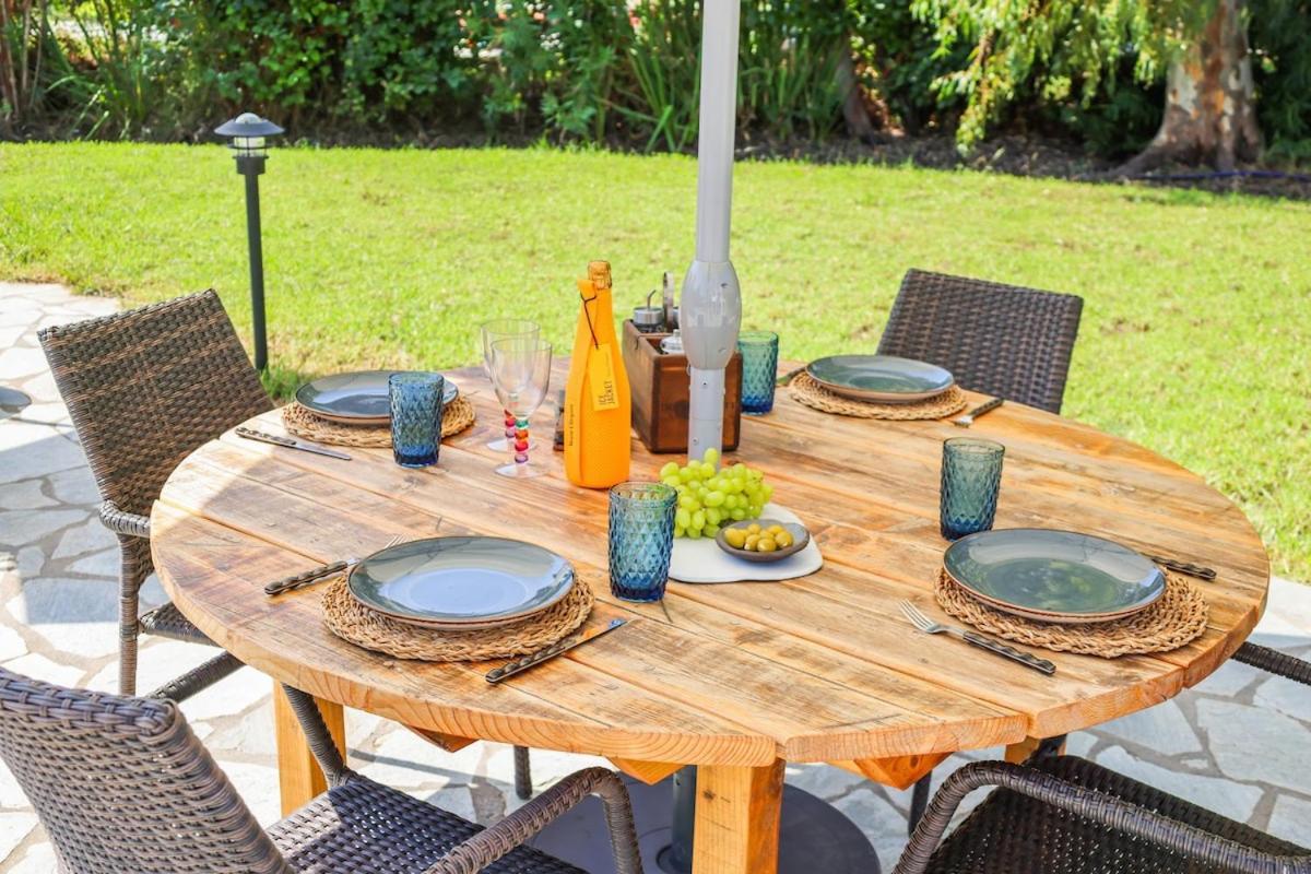 Beachside Villa Causton With Private Pool 斯基亚索斯镇 外观 照片